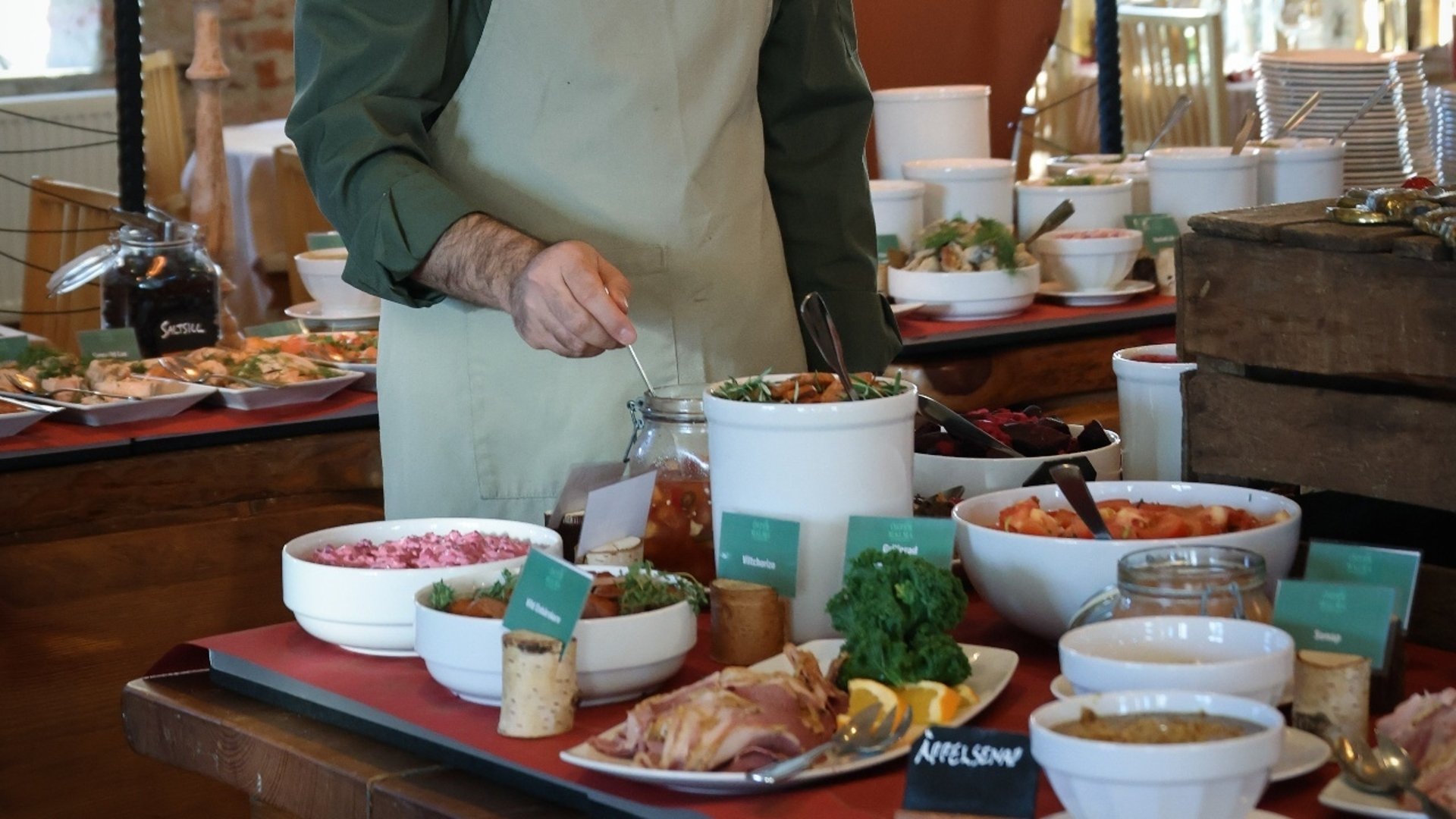 Kock som står vid Julbord