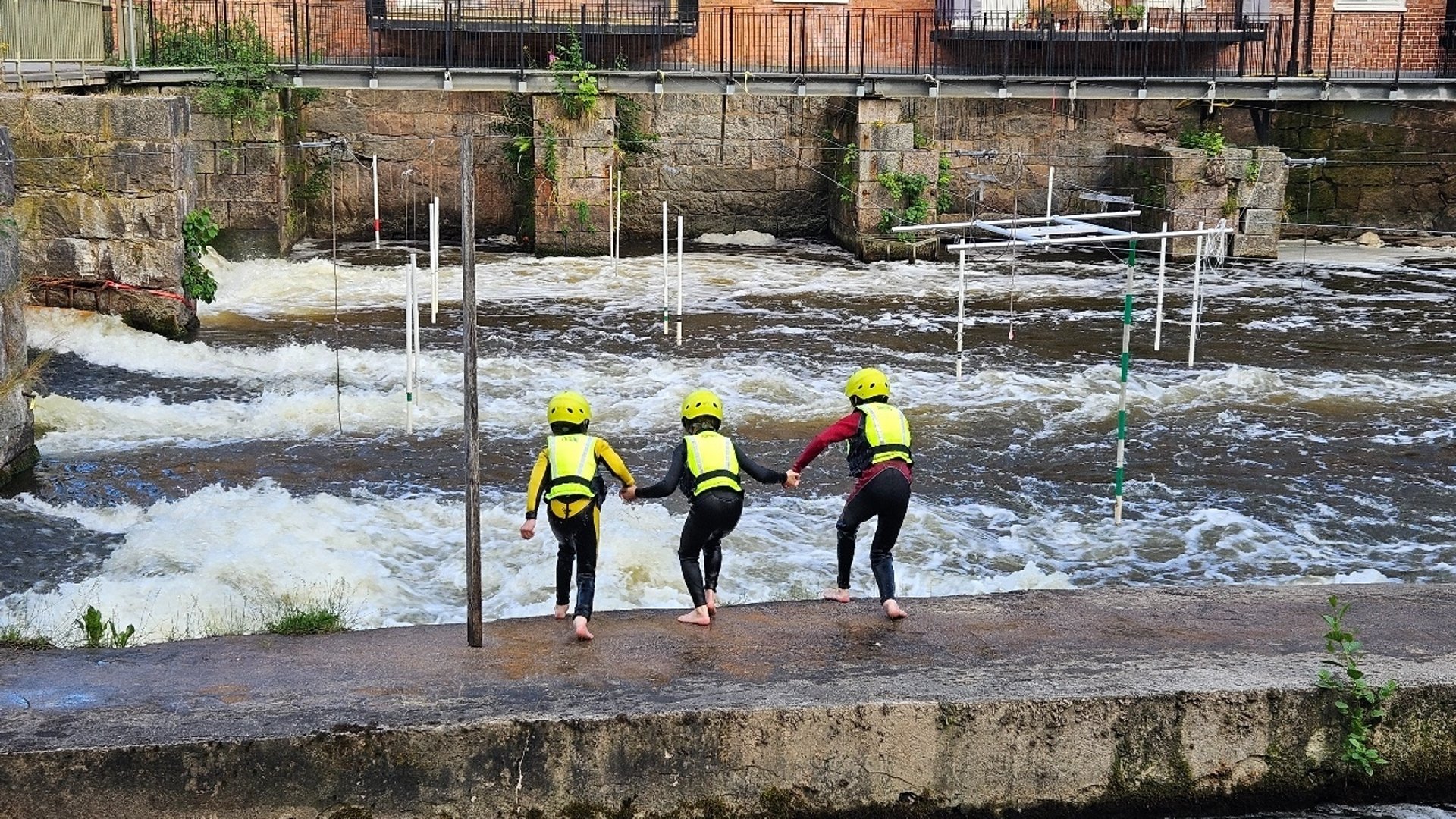 Lek i Periodforsen efter kanotslalomträning