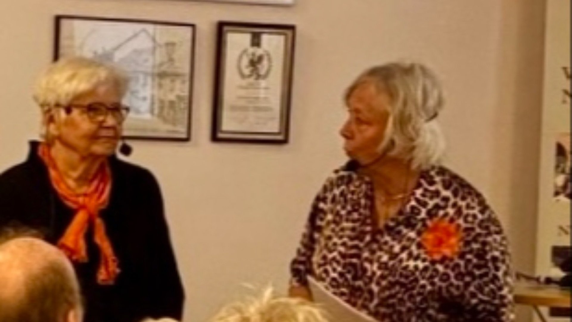 Ingrid Ek och Ulla Kalén berättar om Flachens historia med båtar till livet på Linudden.