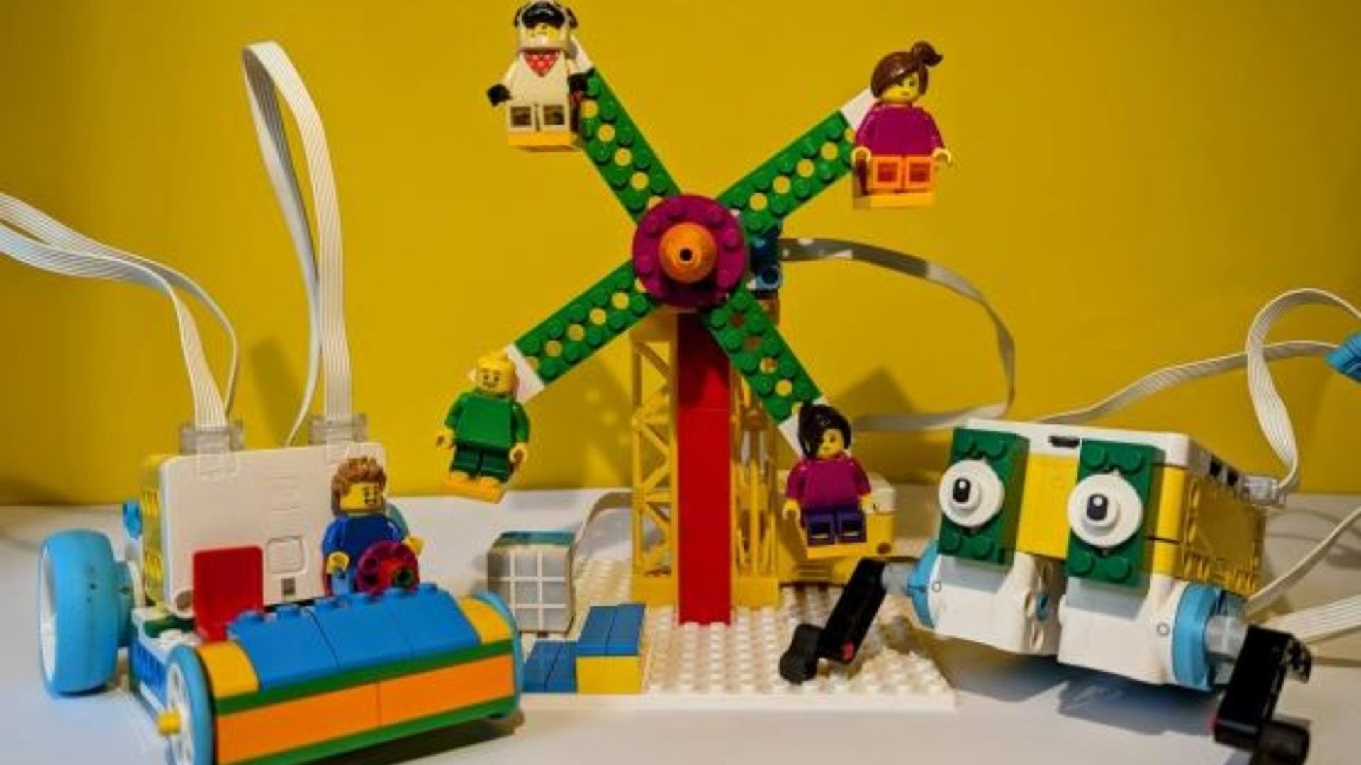 Olika saker byggda i Lego spike.