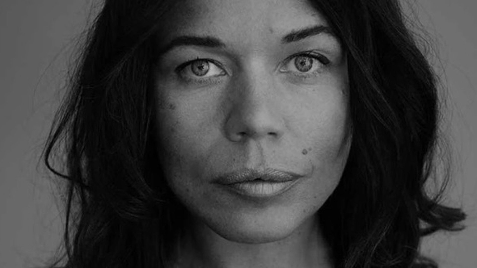 Svartvitt foto på Lotta Lundgren