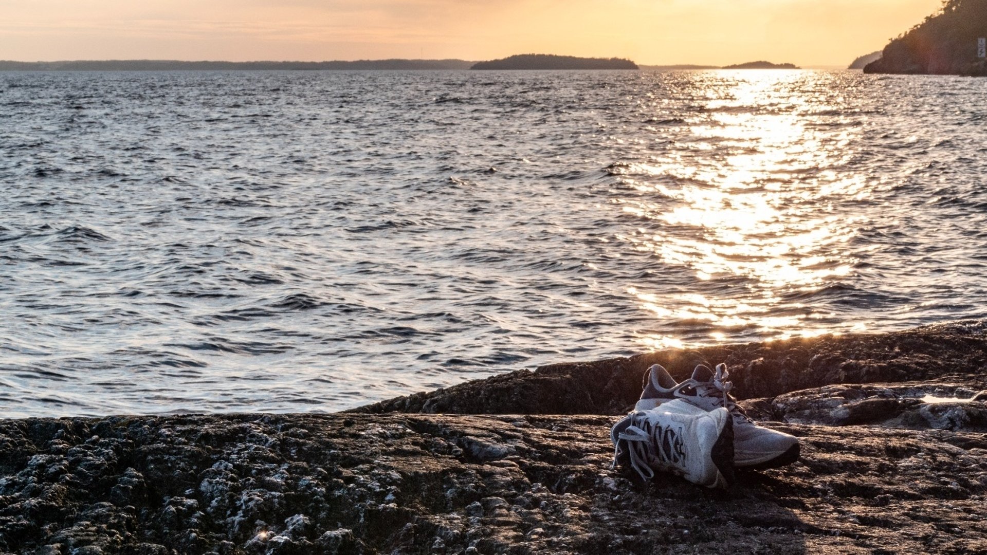 Löparskor vid havet 