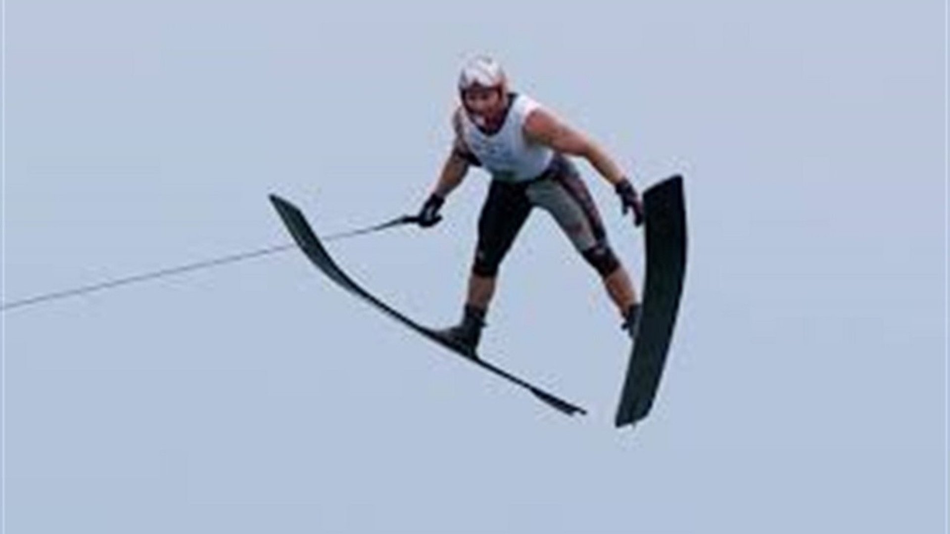 Ha kul på vatten. Åk vattenskidor eller wakeboard hela sommaren när du vill. Boka nu!