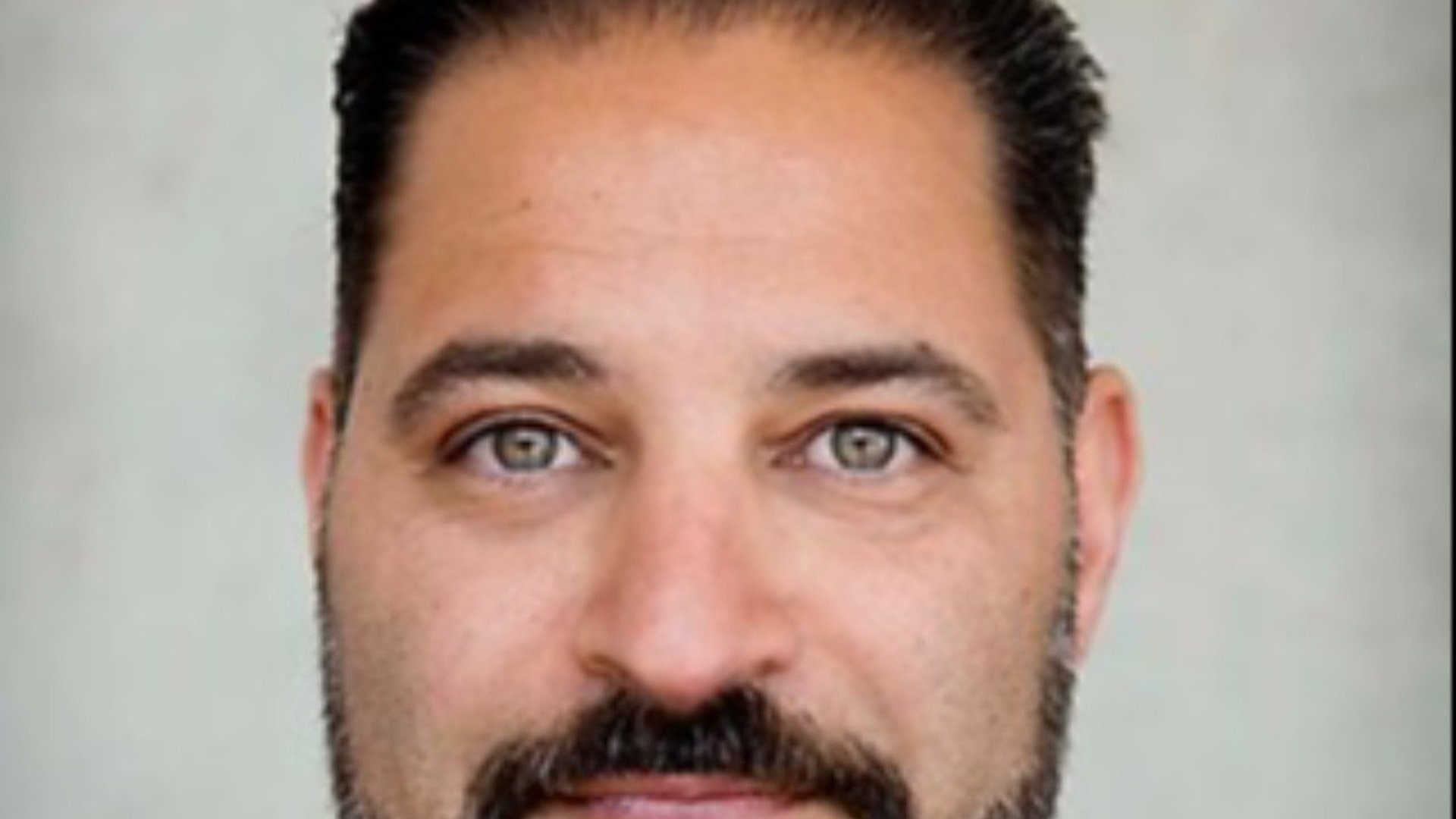 Porträttbild på Nazem Tahvilzadeh.