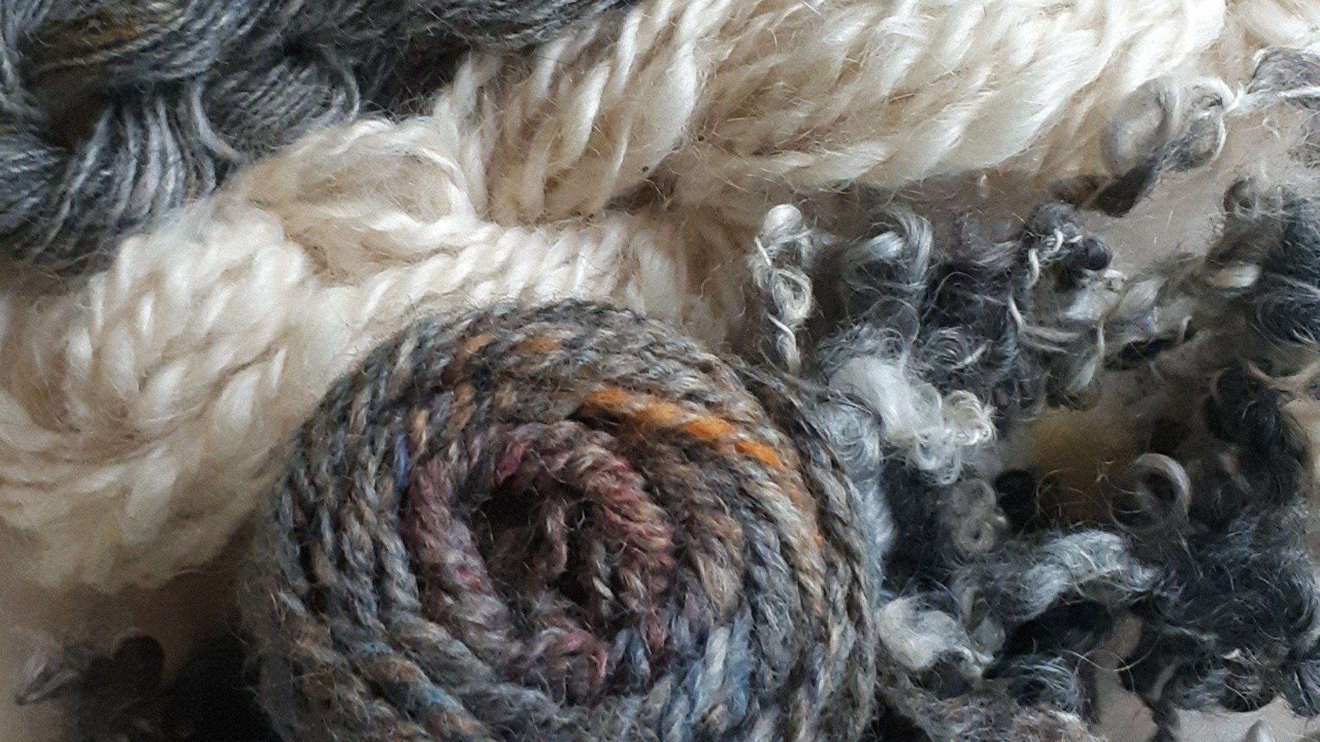 Ullgarner i olika färger