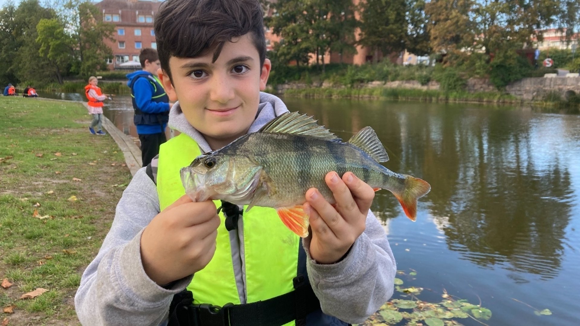 Kom och fiska abborre med oss