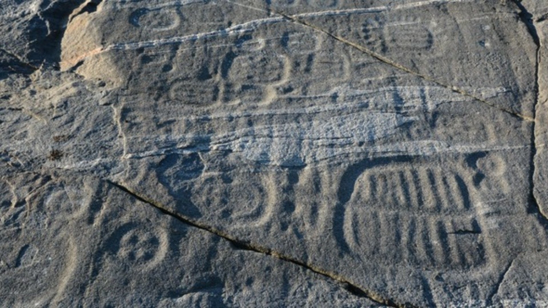 Häll med ristningar