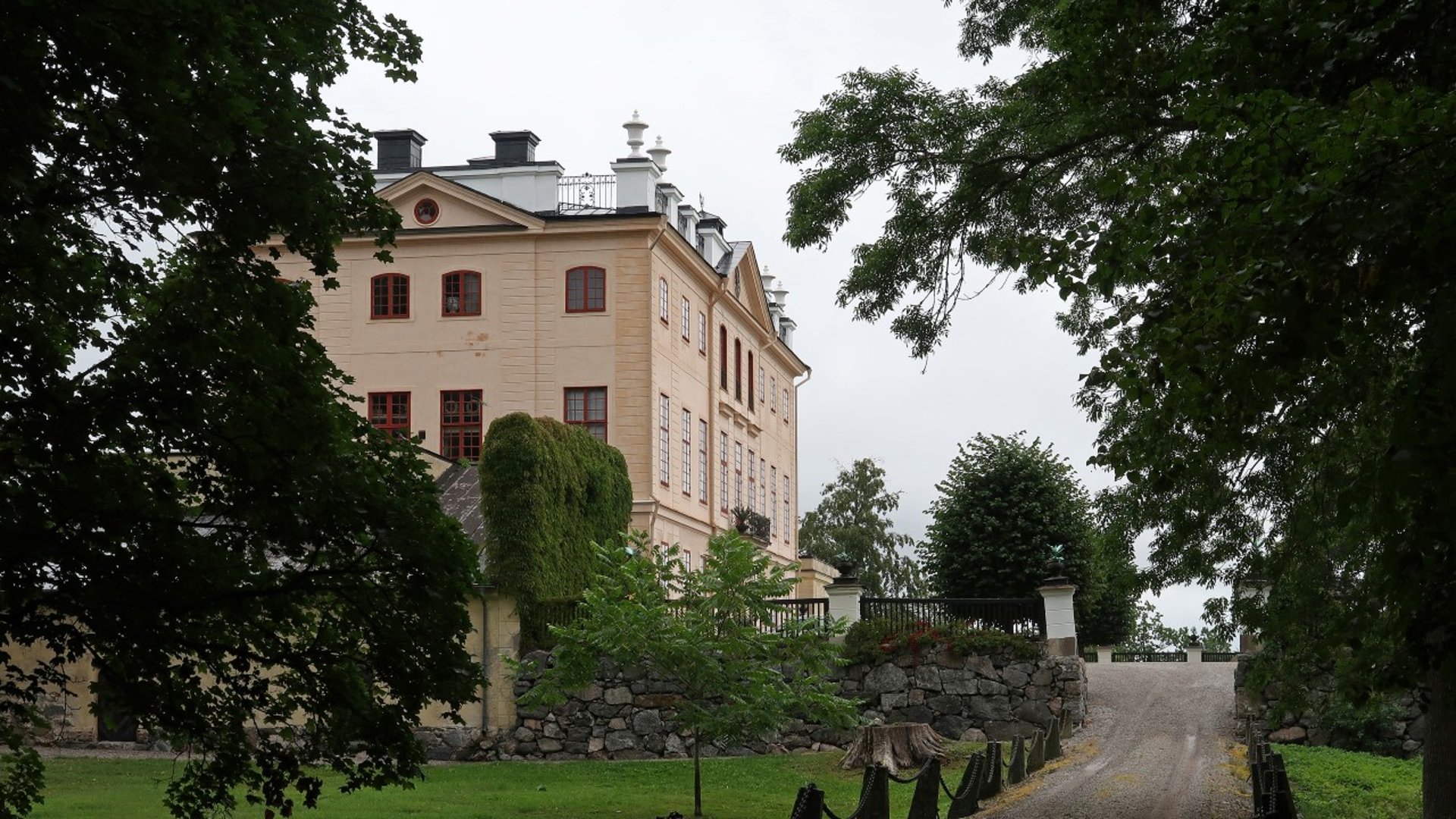 Slott i lummig gönska