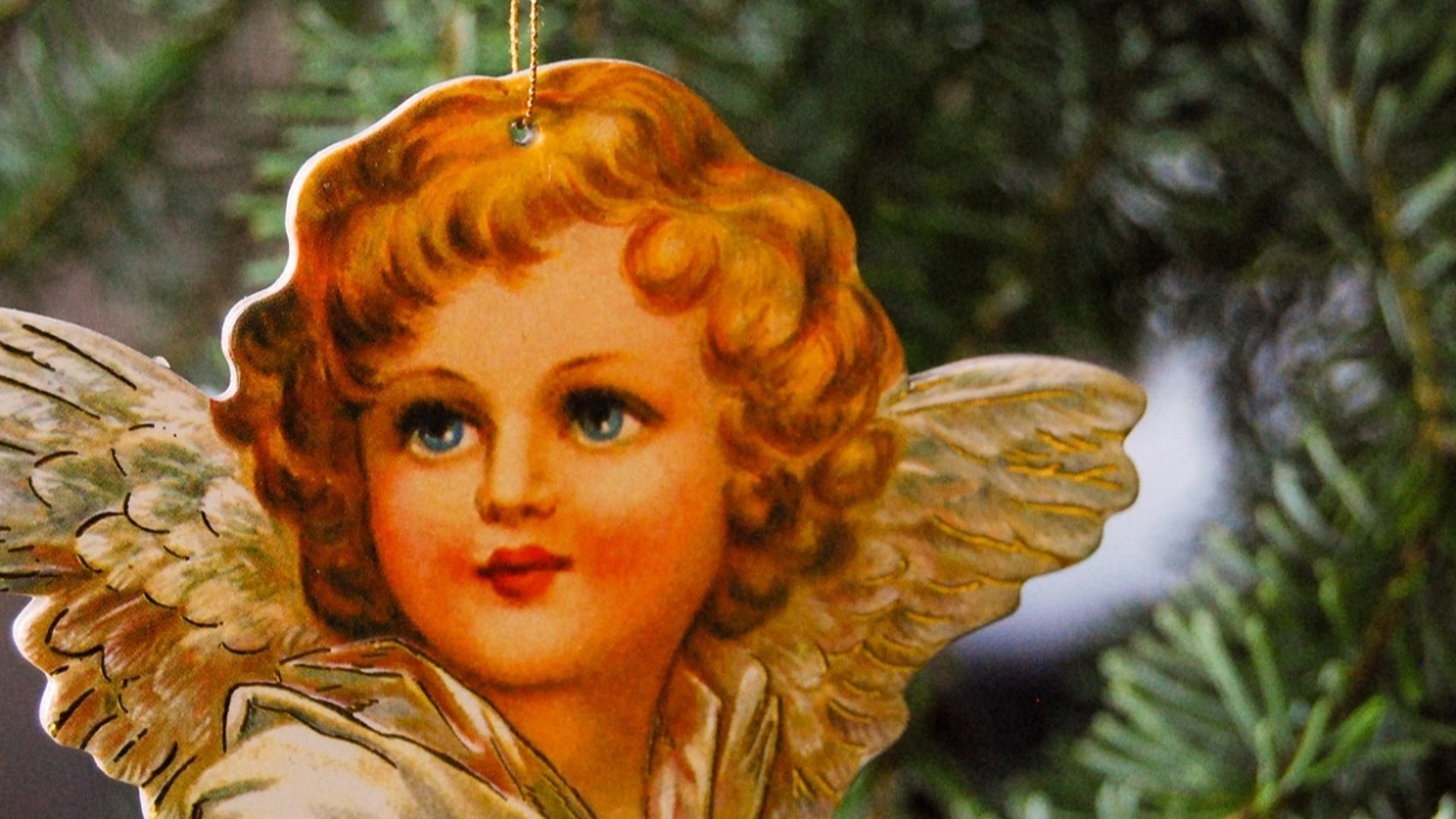 Bokmärkesängel hänger på gren i julgran