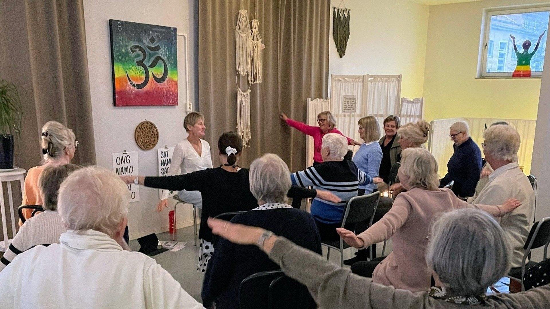 Stå & Stolsyoga med Susann.
Få rörlighet och balans med hjälp av en stol!