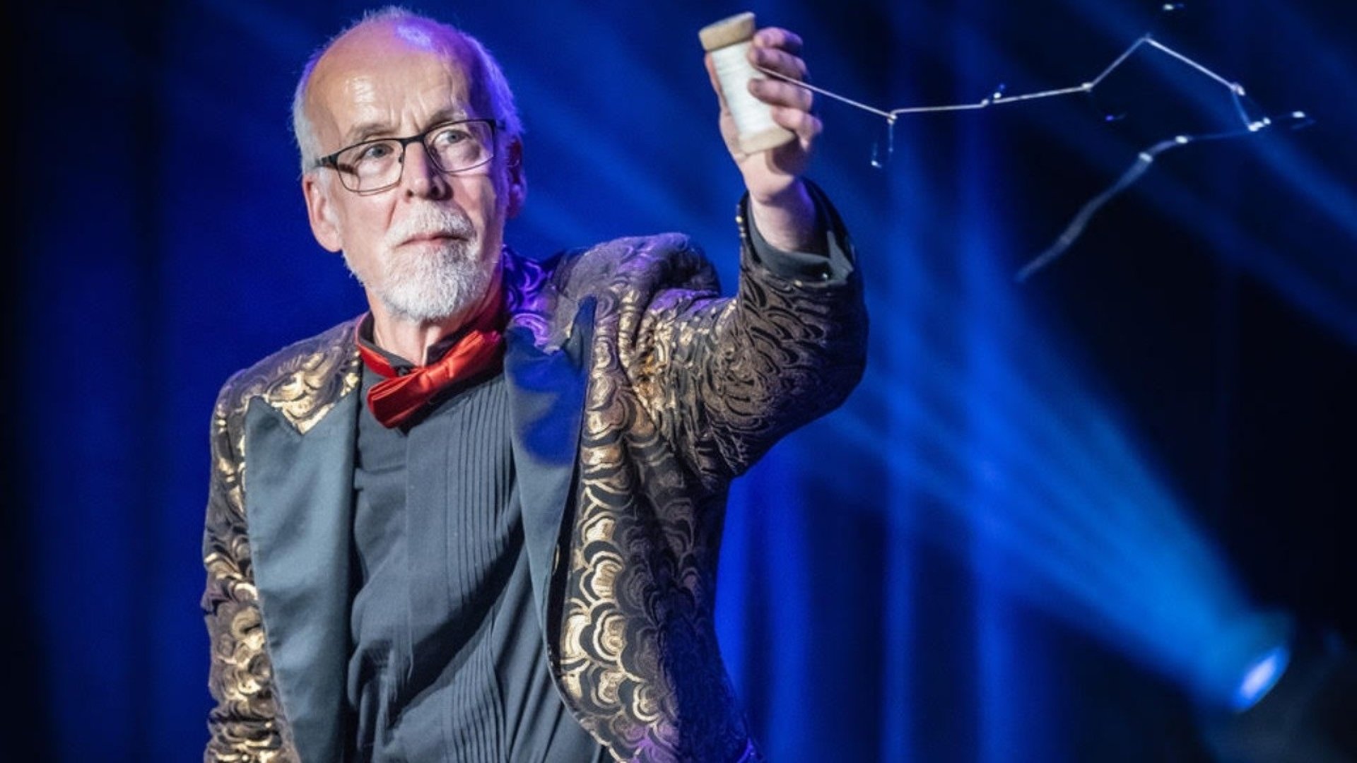 Janne Nässtöm show med inslag av cirkus.