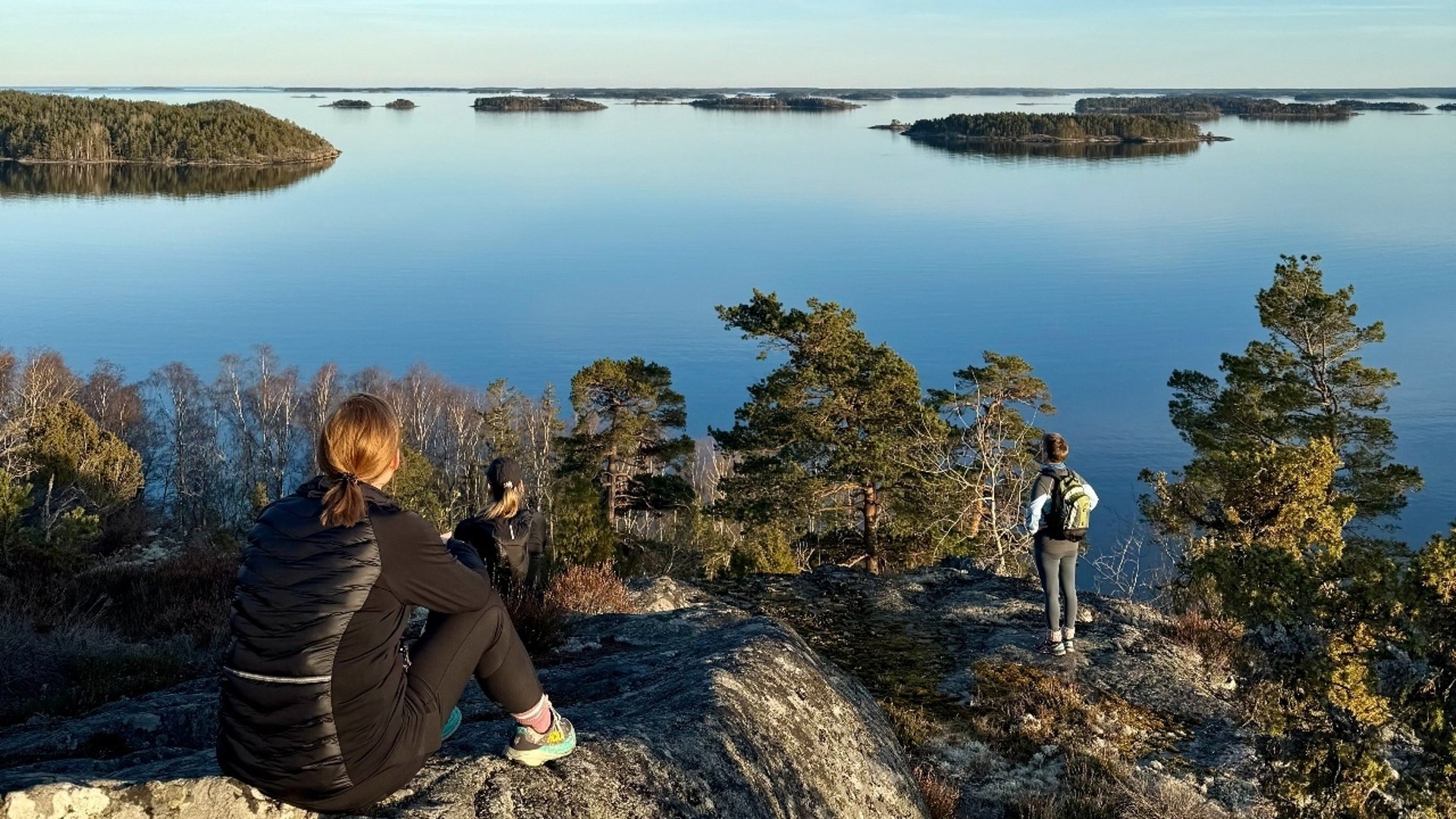 Löpare som njuter av havsutsikt