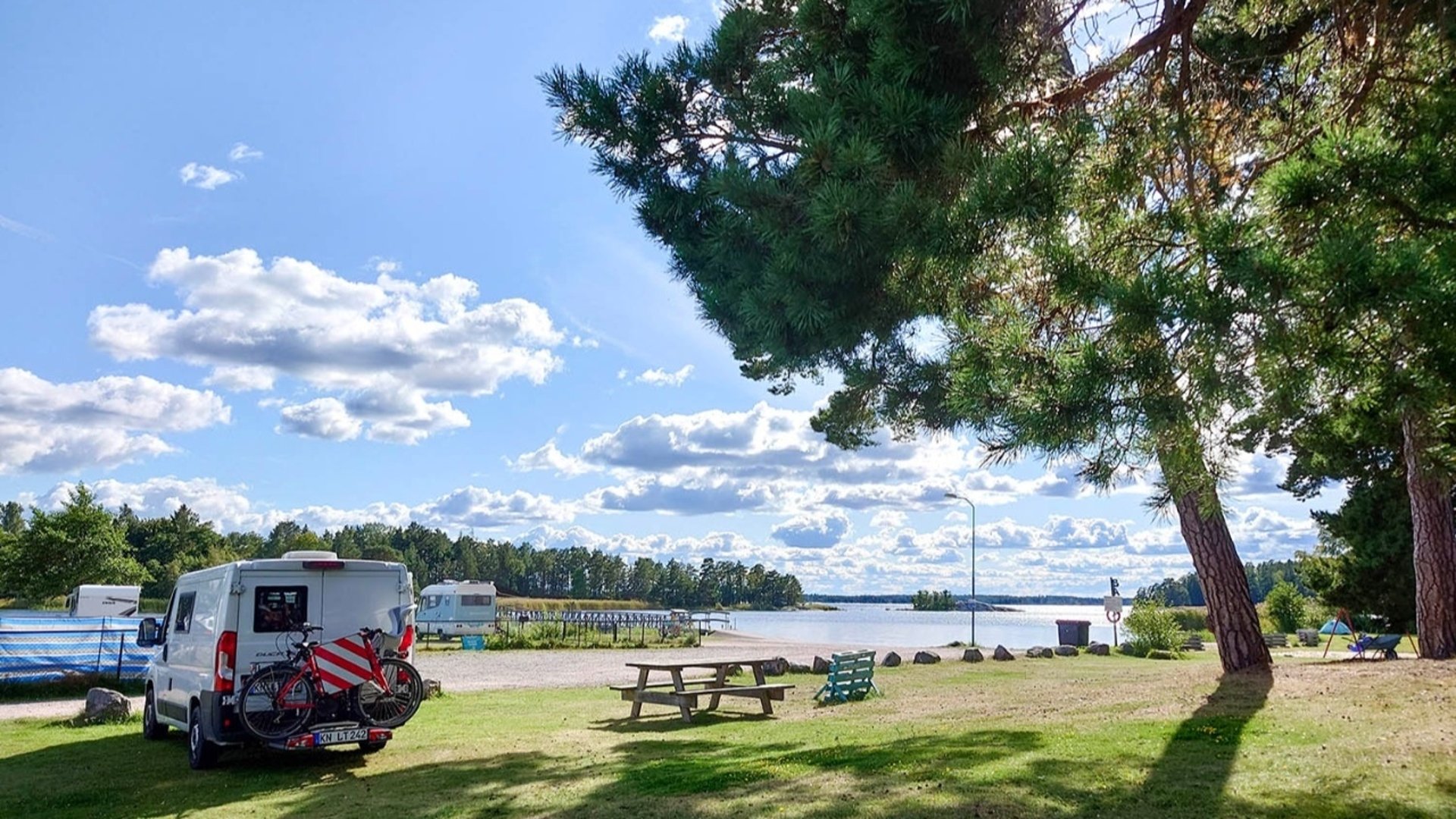 Den lilla campingen vid havet