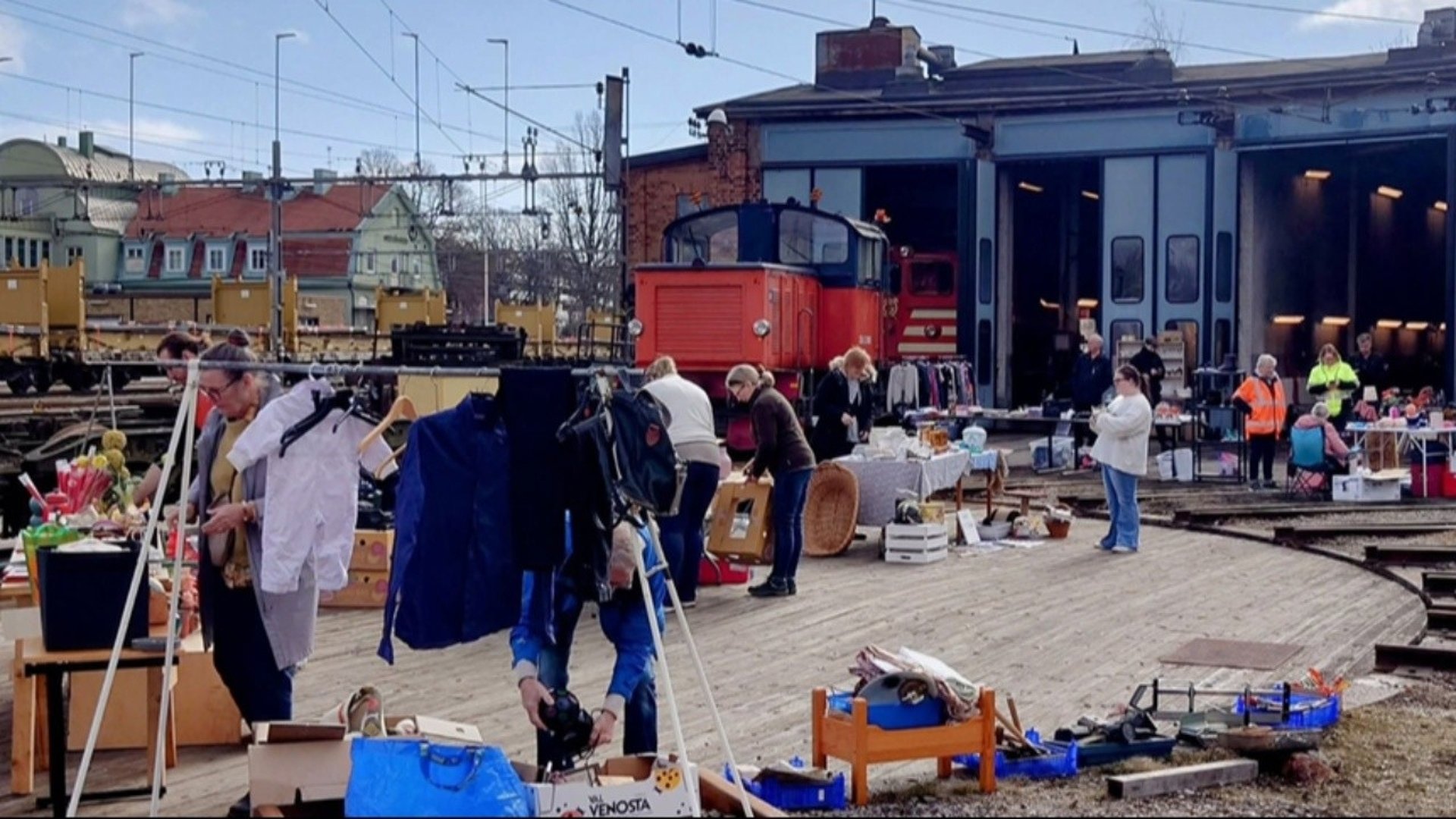 Loppis vid lokstallet