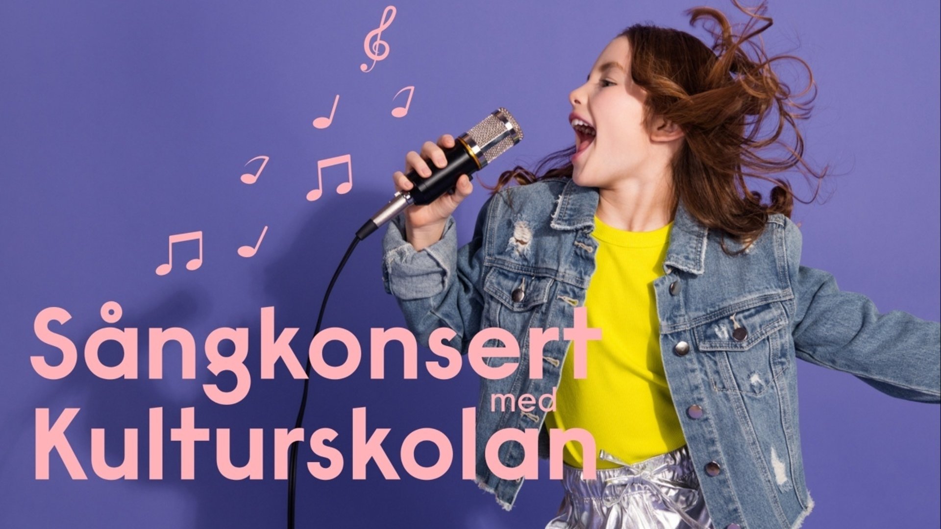 Sjungande glad tjej.