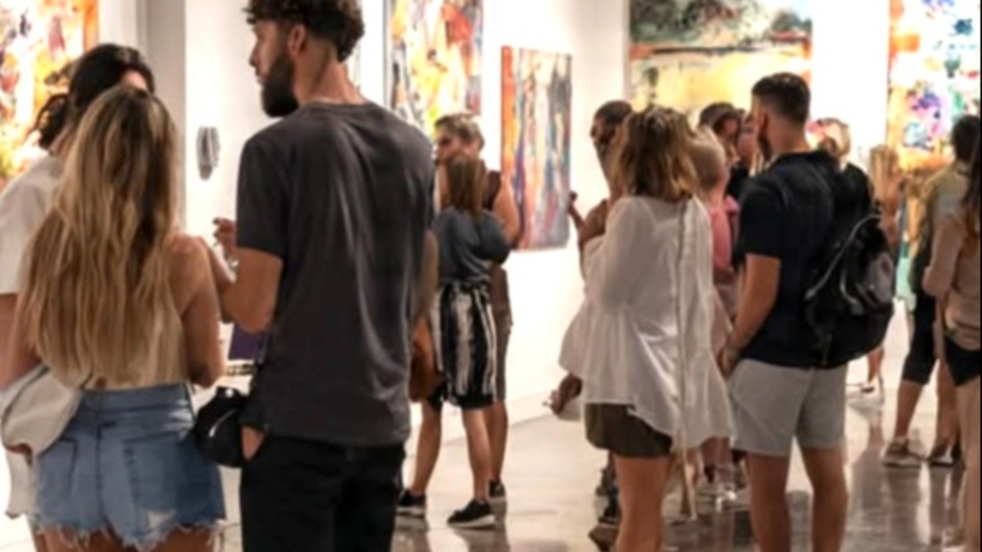 Vernissage under Kulturnatten: Galleri Glad presenterar Gladsalongen 2026. En samlingsutställning med Inbjudna konstnärer i galleriet och öppna ateljéer hos Rosamy och Morgan hela helgen. 
