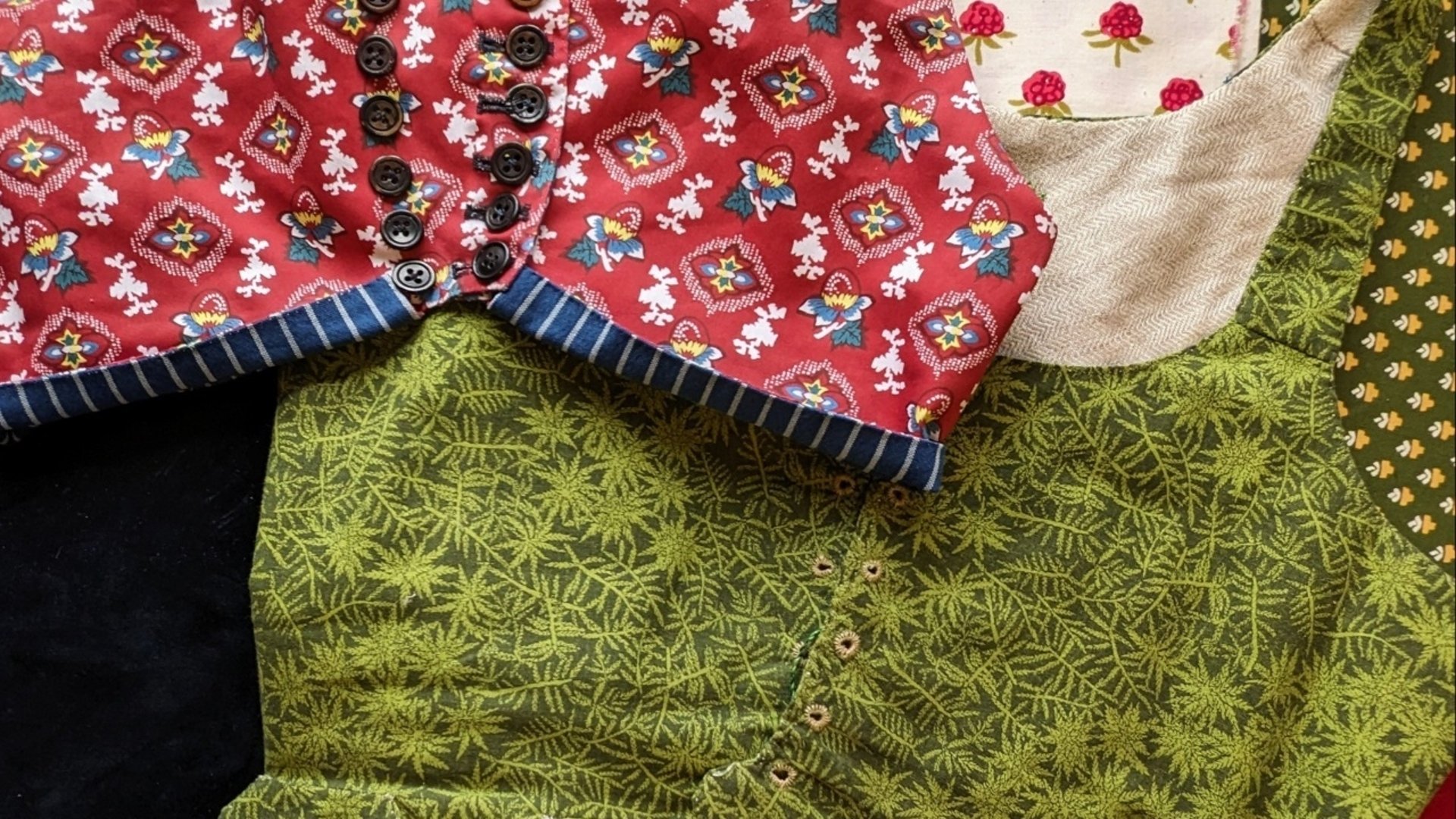 Livstycken i olika färger och mönster