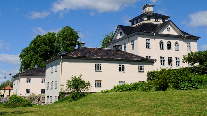 Öster Malma vandrarhem i slottsflyglarna