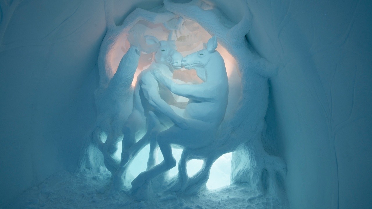 Icehotel #34 "Give us a kiss"