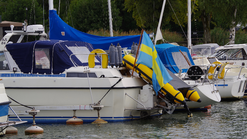 Motor- och segelbåtar i Nävekvarns hamn
