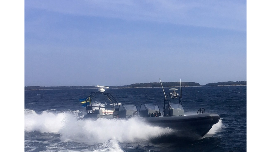 En ribbåt i havet